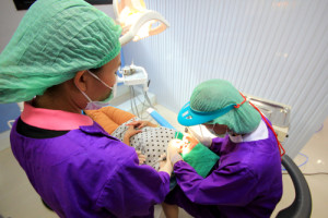 child dentist treat baby teeth under with dental curing